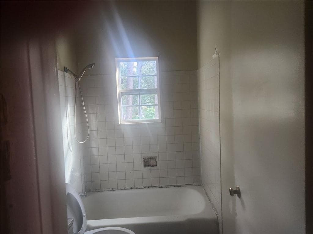 3 bedroom, 1 bathroom, 1,155 sq ft single family residence for sale at 1586 MARY GEORGE Avenue, Atlanta, GA 30318 — photo 4