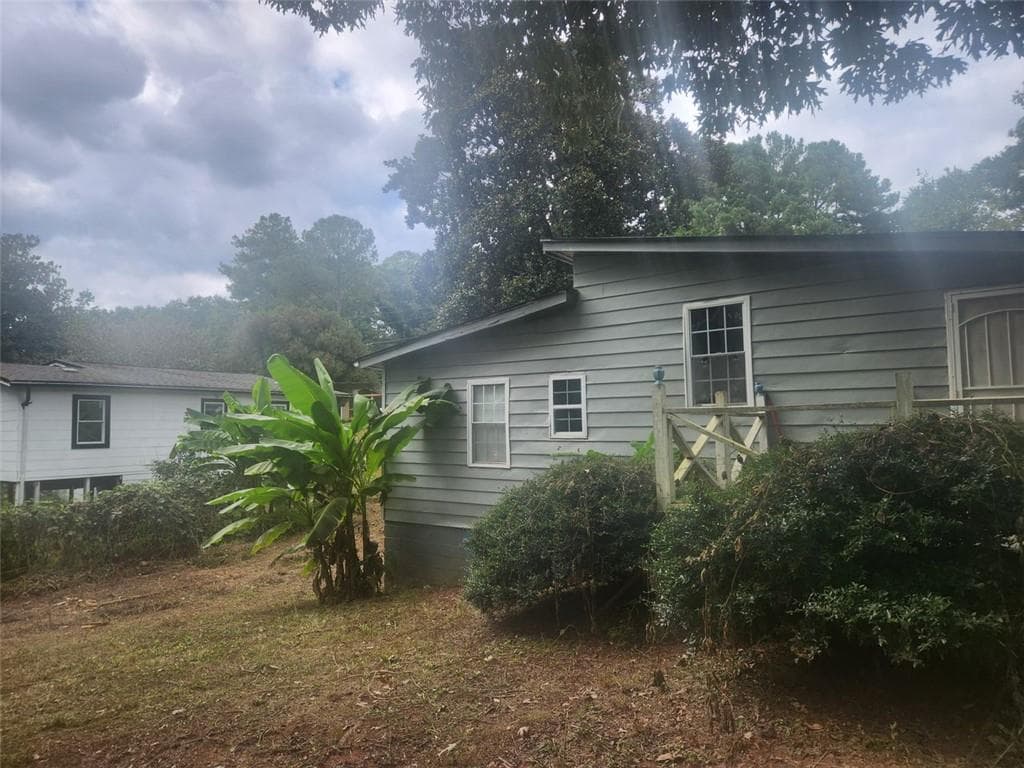 3 bedroom, 1 bathroom, 1,155 sq ft single family residence for sale at 1586 MARY GEORGE Avenue, Atlanta, GA 30318 — photo 5