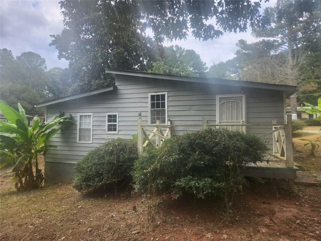 3 bedroom, 1 bathroom, 1,155 sq ft single family residence for sale at 1586 MARY GEORGE Avenue, Atlanta, GA 30318 — photo 6