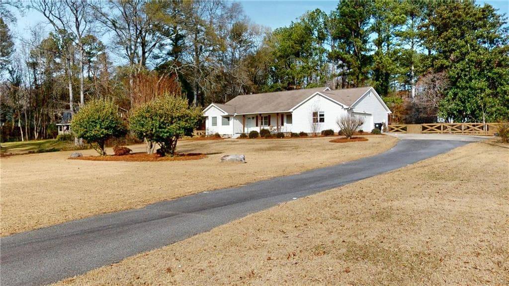 3 bedroom, 2 bathroom, 2,120 sq ft single family residence under contract at 1042 Mission Road, Cartersville, GA 30120 — photo 2