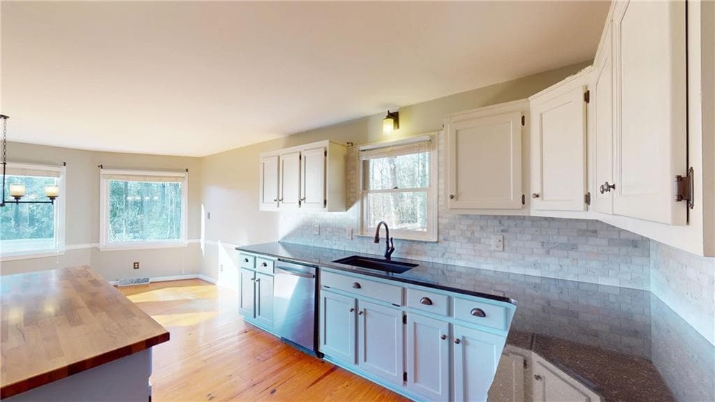 3 bedroom, 2 bathroom, 2,120 sq ft single family residence under contract at 1042 Mission Road, Cartersville, GA 30120 — photo 9