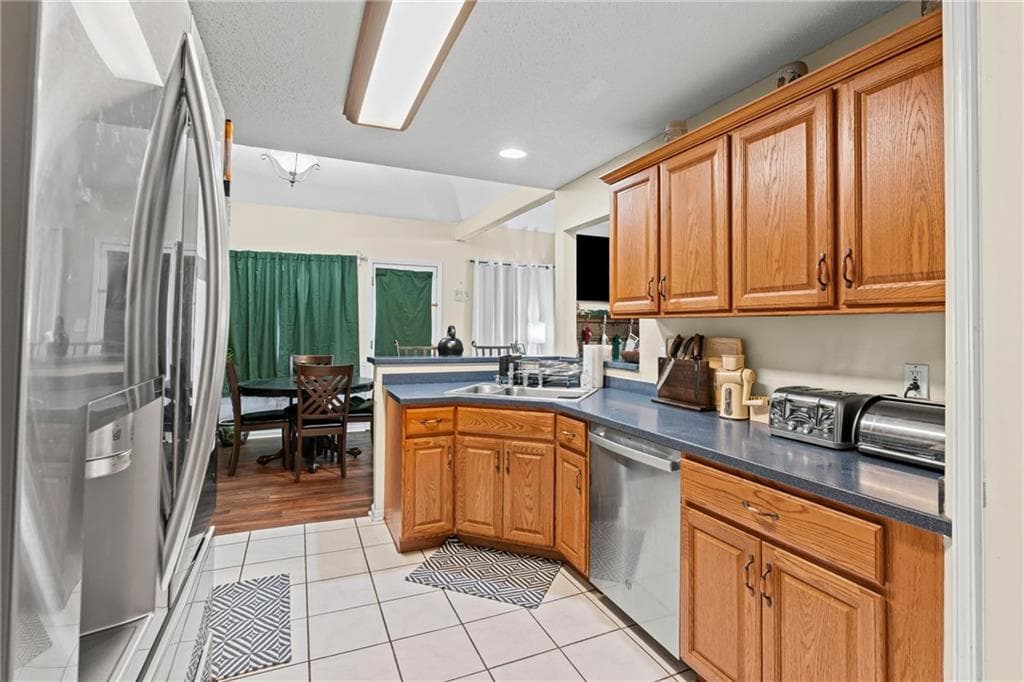 5 bedroom, 3 bathroom, 2,270 sq ft single family residence for sale at 65 Mosswood Trail, Newnan, GA 30265 — photo 5