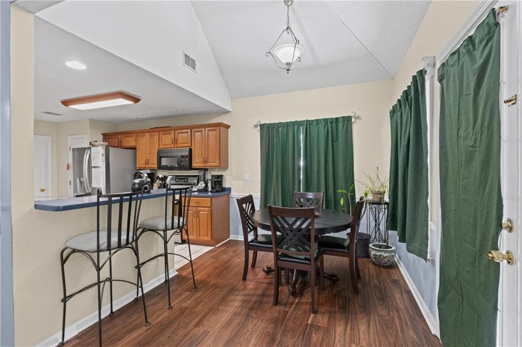 5 bedroom, 3 bathroom, 2,270 sq ft single family residence for sale at 65 Mosswood Trail, Newnan, GA 30265 — photo 7
