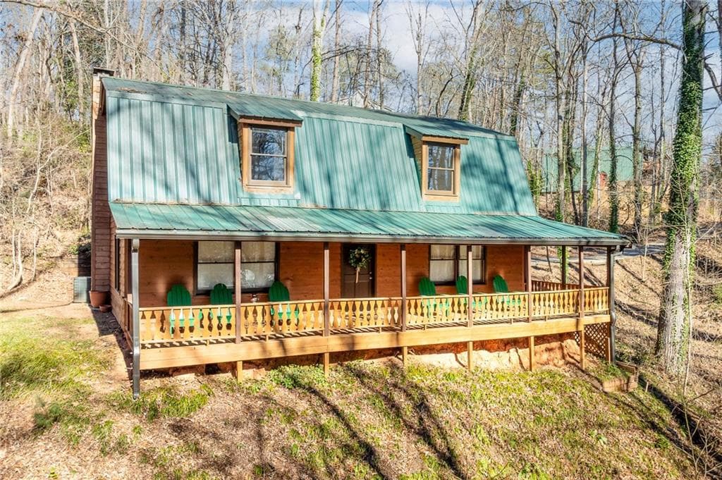 3 bedroom, 3 bathroom, 1,728 sq ft single family residence for sale at 40 Kaceys Lane, Helen, GA 30545