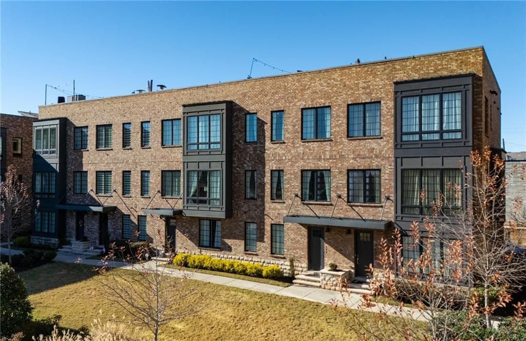 3 bedroom, 4 bathroom, 2,171 sq ft townhouse sold at 256 Castleberry Station Drive, Atlanta, GA 30313