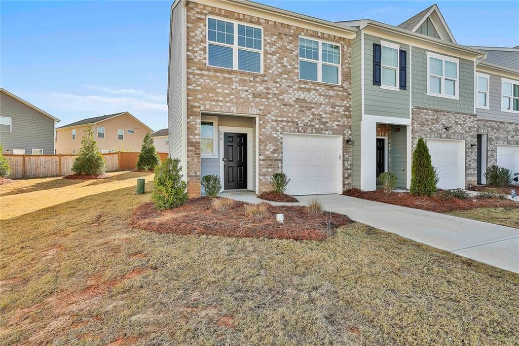 3 bedroom, 3 bathroom, 1,572 sq ft townhouse sold at 579 Magnolia Circle, Palmetto, GA 30268