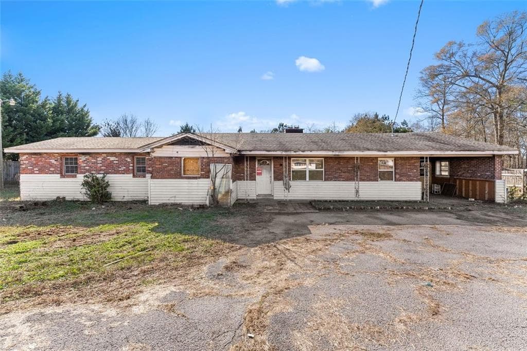 1,736 sq ft single family residence sold at 2116 MEMORIAL PARK Drive, Gainesville, GA 30504