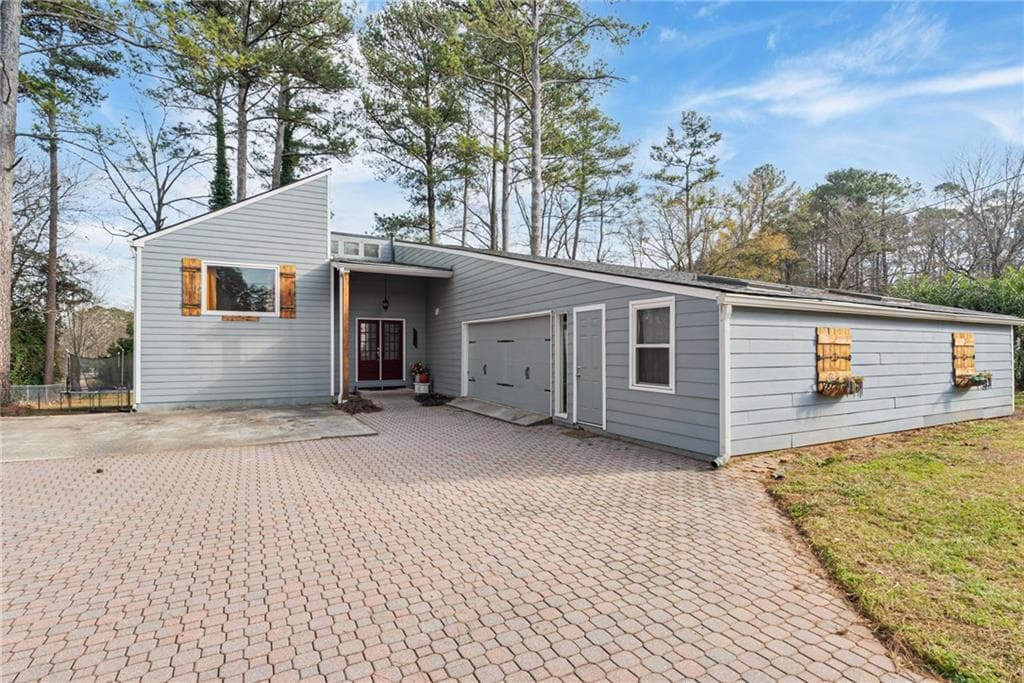 4047 Meadow Way, Marietta, GA 30066 — most recent listing photo