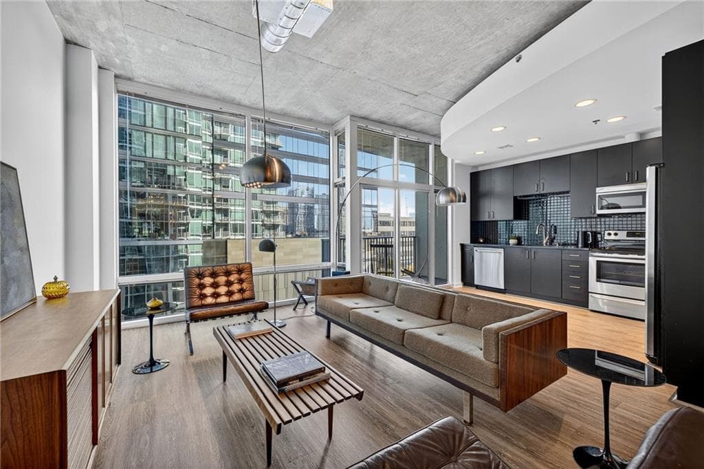 1 bedroom, 1 bathroom, 754 sq ft condominium sold at 923 Peachtree Street 925, Atlanta, GA 30309