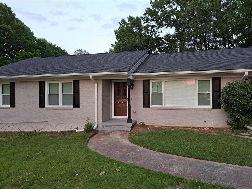 6 bedroom, 3 bathroom, 1,602 sq ft single family residence for rent at 700 Lynn Circle, Atlanta, GA 30311 for $2,800 a month — photo 2