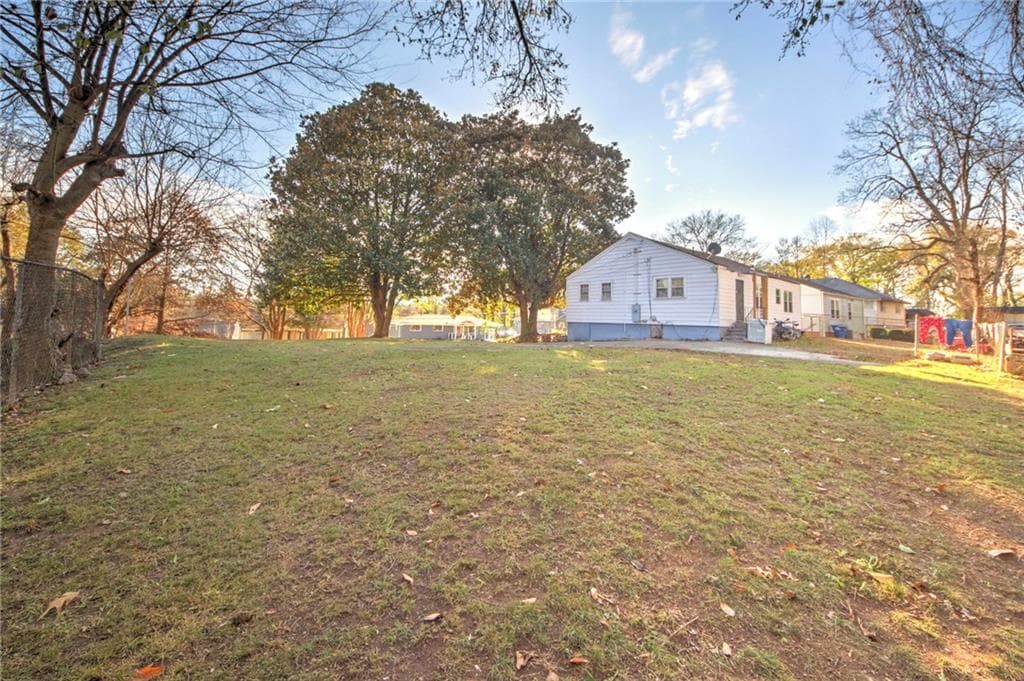 single family residence for sale at 1301 North Avenue, Atlanta, GA 30318 — photo 2