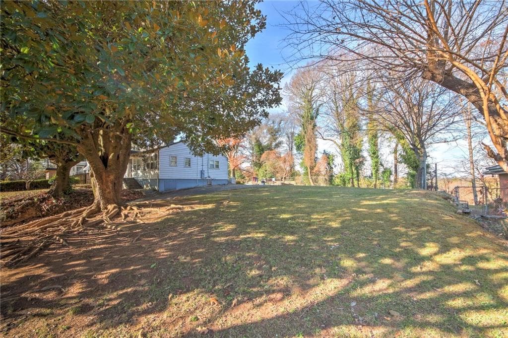 single family residence for sale at 1301 North Avenue, Atlanta, GA 30318 — photo 4