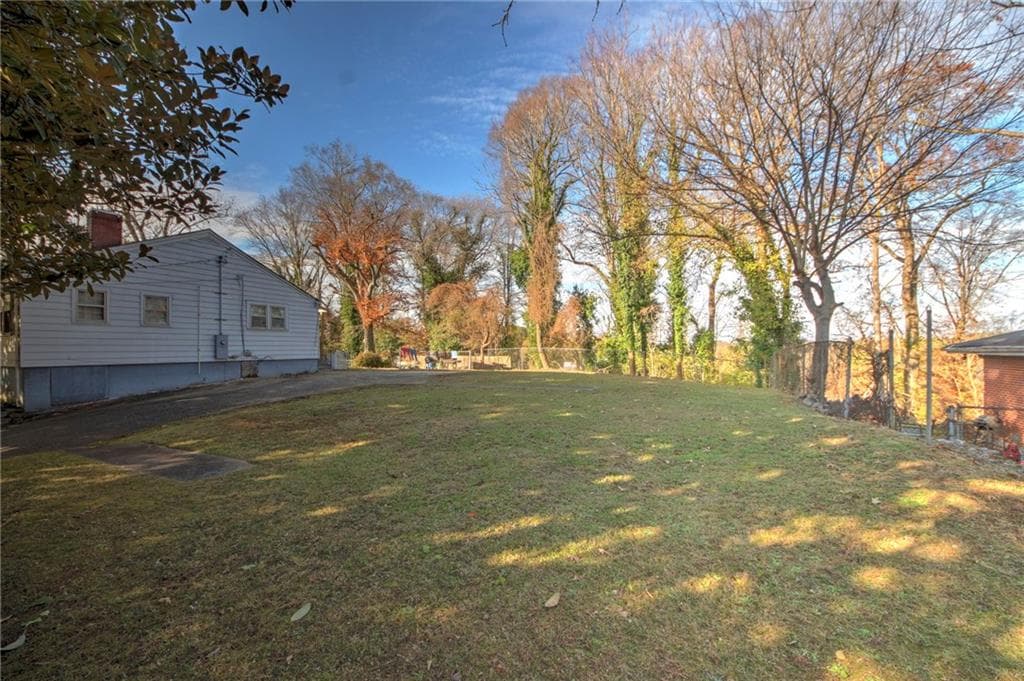 single family residence for sale at 1301 North Avenue, Atlanta, GA 30318 — photo 5