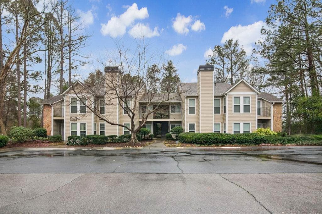 1001 LAKE POINTE Circle