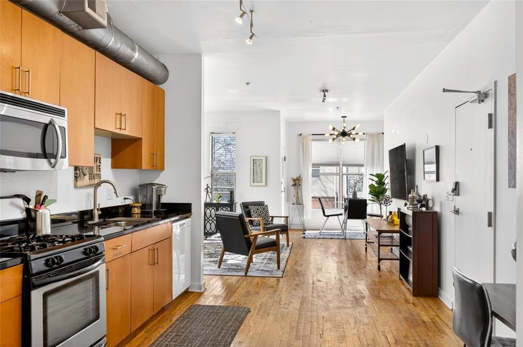 1 bedroom, 1 bathroom, 765 sq ft condominium for sale at 238 Walker Street 23, Atlanta, GA 30313 — photo 10
