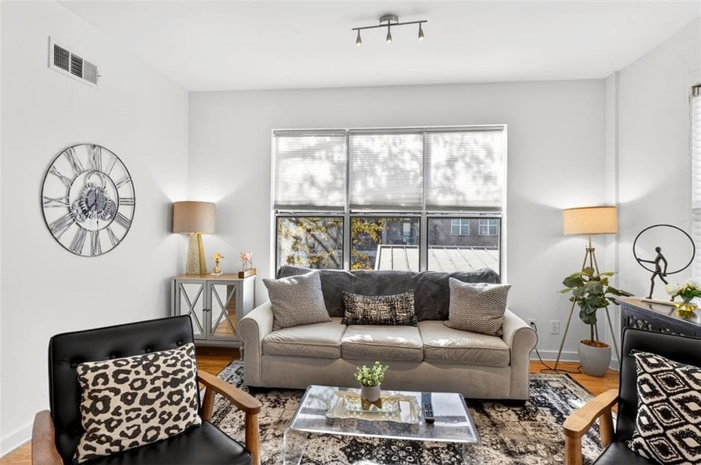 1 bedroom, 1 bathroom, 765 sq ft condominium for sale at 238 Walker Street 23, Atlanta, GA 30313 — photo 2