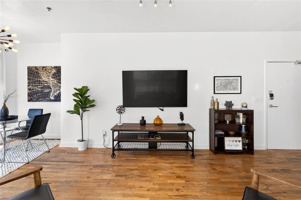 1 bedroom, 1 bathroom, 765 sq ft condominium for sale at 238 Walker Street 23, Atlanta, GA 30313 — photo 4