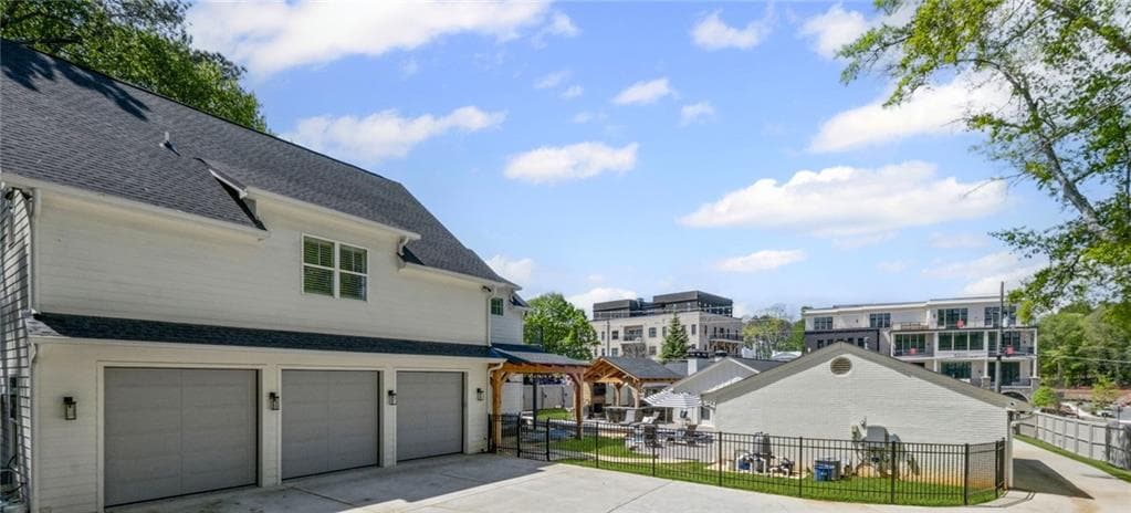 6 bedroom, 5 bathroom single family residence under contract at 8175 Main Street, Woodstock, GA 30188 — photo 2