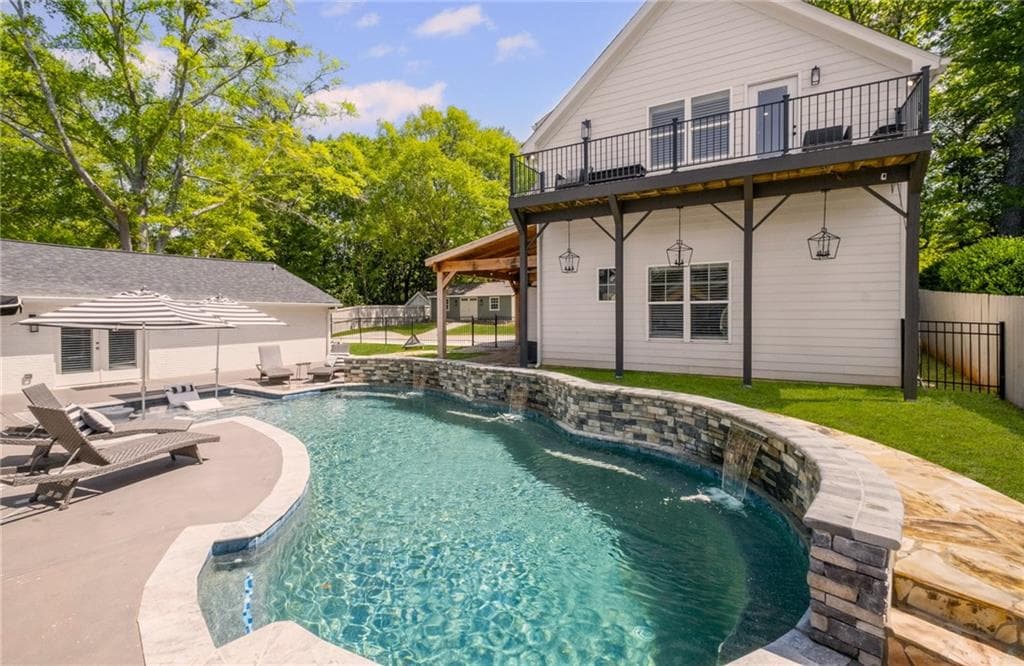 6 bedroom, 5 bathroom single family residence under contract at 8175 Main Street, Woodstock, GA 30188 — photo 6