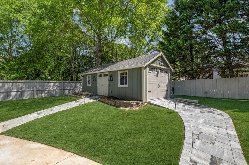 6 bedroom, 5 bathroom single family residence under contract at 8175 Main Street, Woodstock, GA 30188 — photo 7