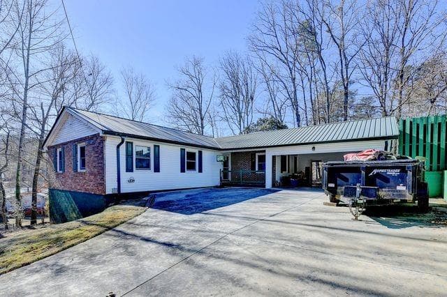 3527 Lakeview Drive, Gainesville, GA 30501 — most recent listing photo