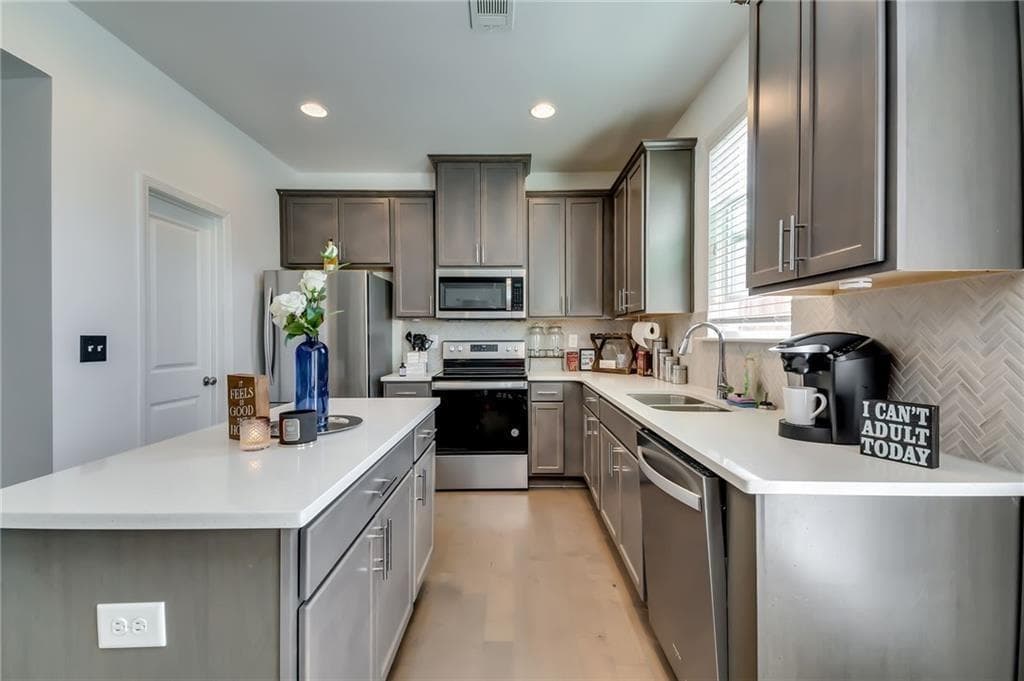 3 bedroom, 3 bathroom, 1,792 sq ft townhouse for sale at 2102 Watts Lane, Conyers, GA 30094 — photo 7