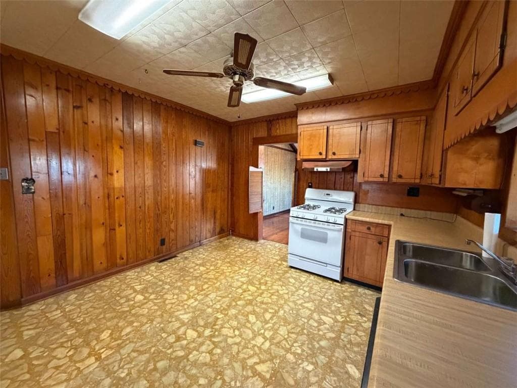 3 bedroom, 1 bathroom, 1,211 sq ft single family residence for sale at 421 Cedar Avenue, Rome, GA 30161 — photo 6