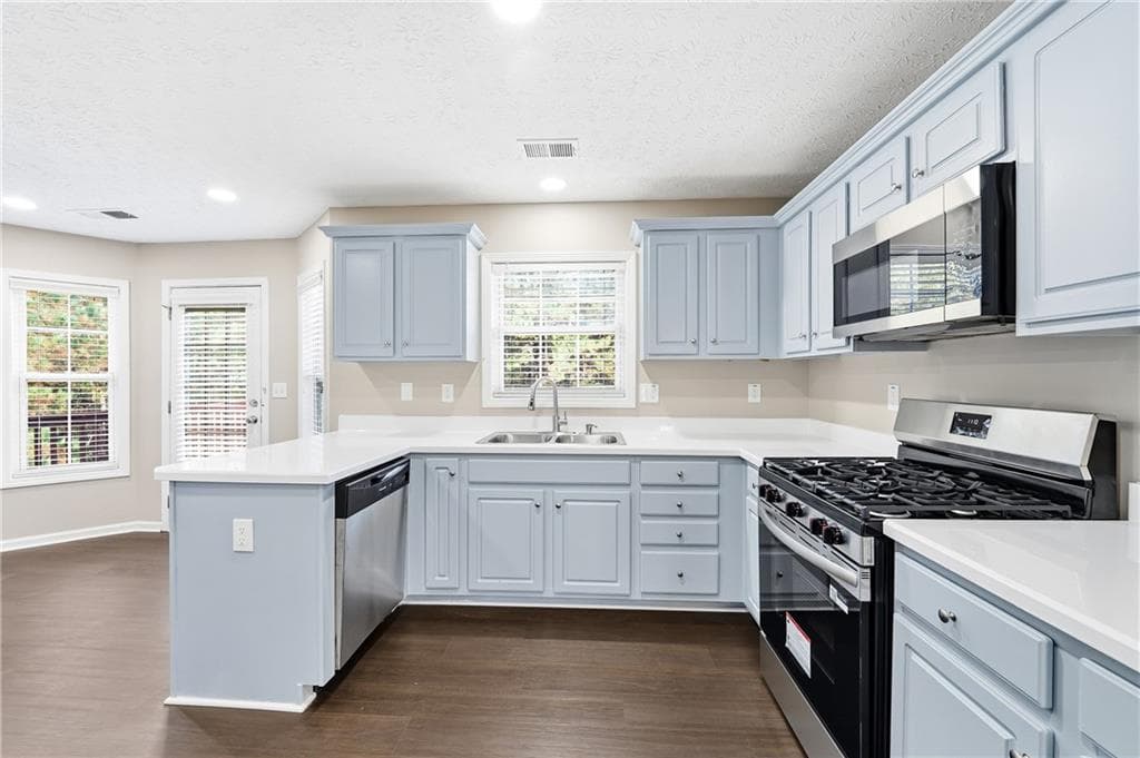 6 bedroom, 4 bathroom, 2,012 sq ft single family residence for sale at 1405 Bramlett Forest Trail, Lawrenceville, GA 30045 — photo 6