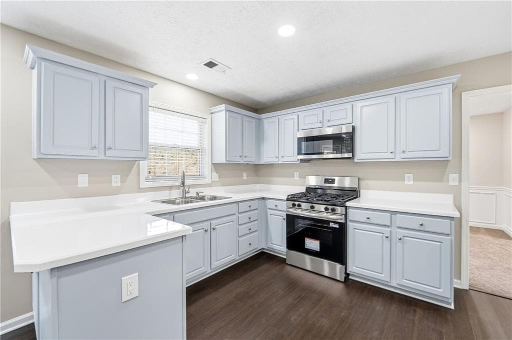 6 bedroom, 4 bathroom, 2,012 sq ft single family residence for sale at 1405 Bramlett Forest Trail, Lawrenceville, GA 30045 — photo 7