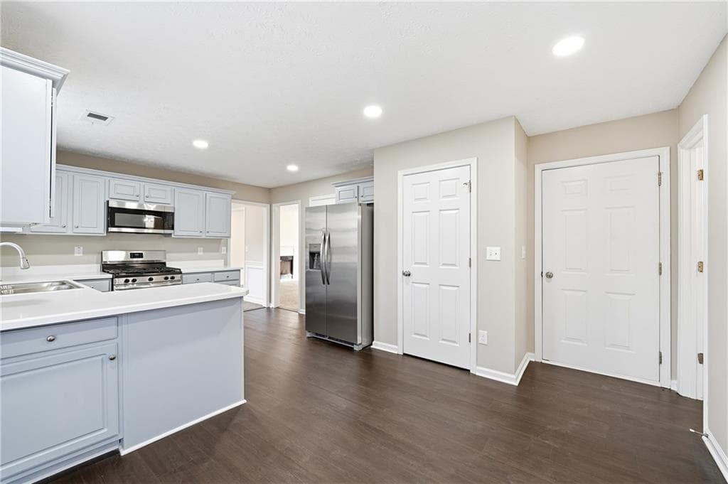 6 bedroom, 4 bathroom, 2,012 sq ft single family residence for sale at 1405 Bramlett Forest Trail, Lawrenceville, GA 30045 — photo 9