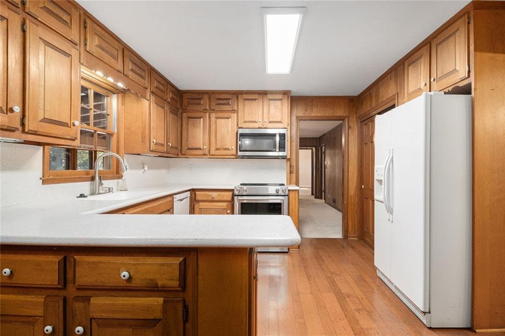 3 bedroom, 2 bathroom, 3,020 sq ft single family residence under contract at 2437 Cardinal Way, Tucker, GA 30084 — photo 3