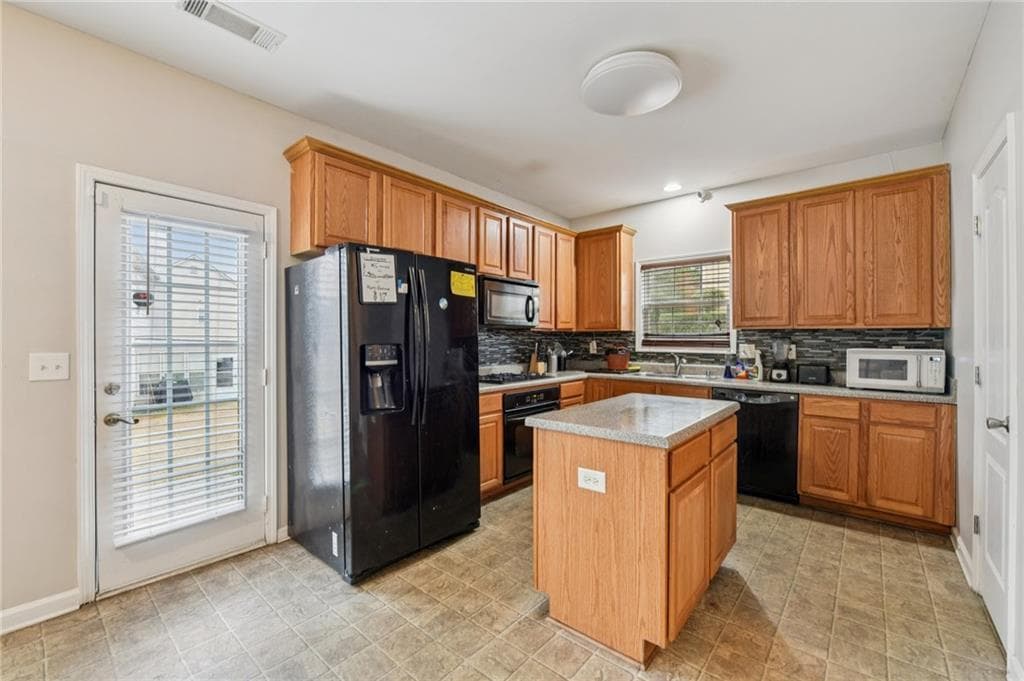 5 bedroom, 3 bathroom, 2,896 sq ft single family residence for sale at 2393 Shady Maple Lane, Loganville, GA 30052 — photo 8