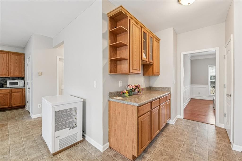 5 bedroom, 3 bathroom, 2,896 sq ft single family residence for sale at 2393 Shady Maple Lane, Loganville, GA 30052 — photo 10