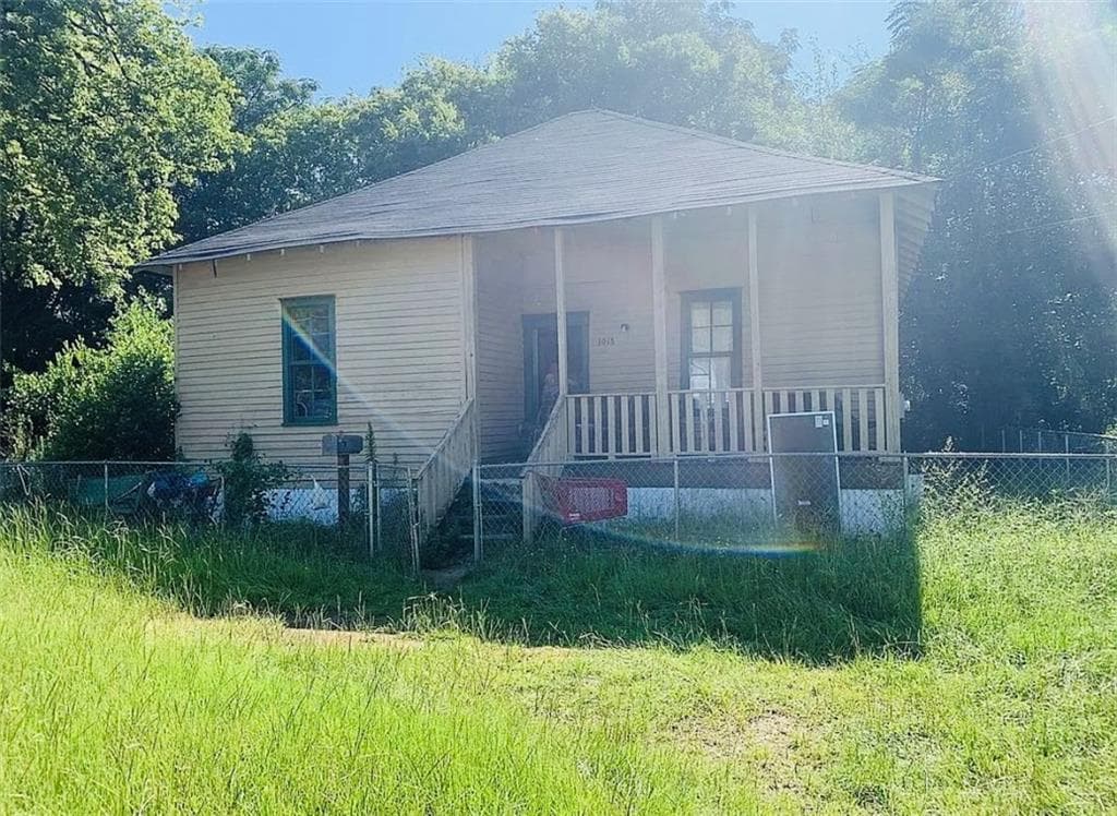 2 bedroom, 1 bathroom, 962 sq ft single family residence sold at 3018 4th Avenue, Columbus, GA 31904