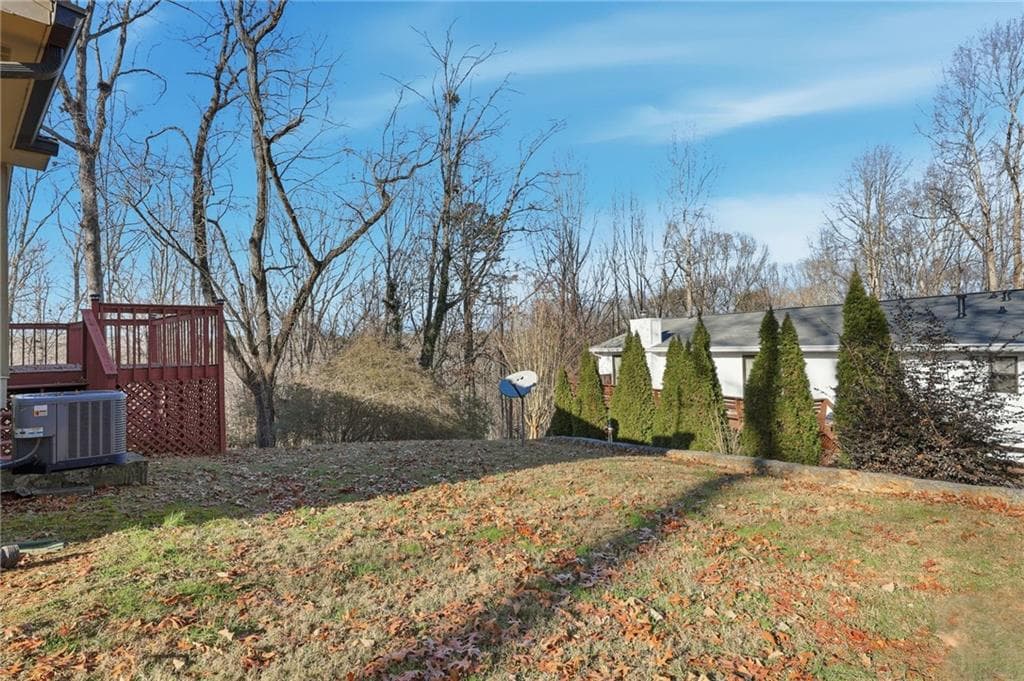 4 bedroom, 3 bathroom, 3,294 sq ft single family residence under contract at 2224 Colonial Drive, Gainesville, GA 30501 — photo 3