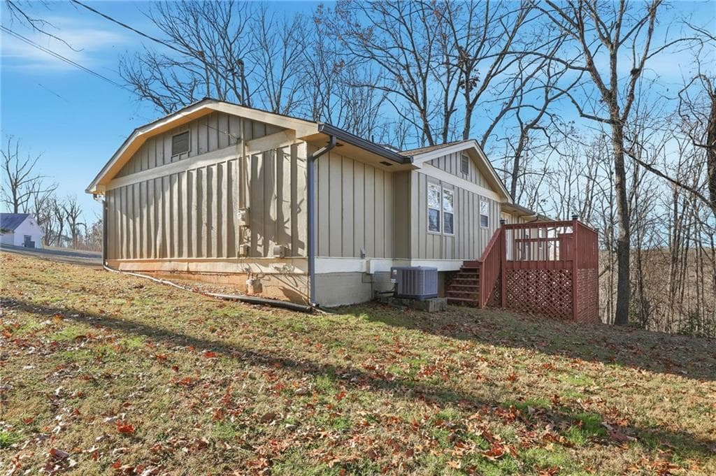 4 bedroom, 3 bathroom, 3,294 sq ft single family residence under contract at 2224 Colonial Drive, Gainesville, GA 30501 — photo 4