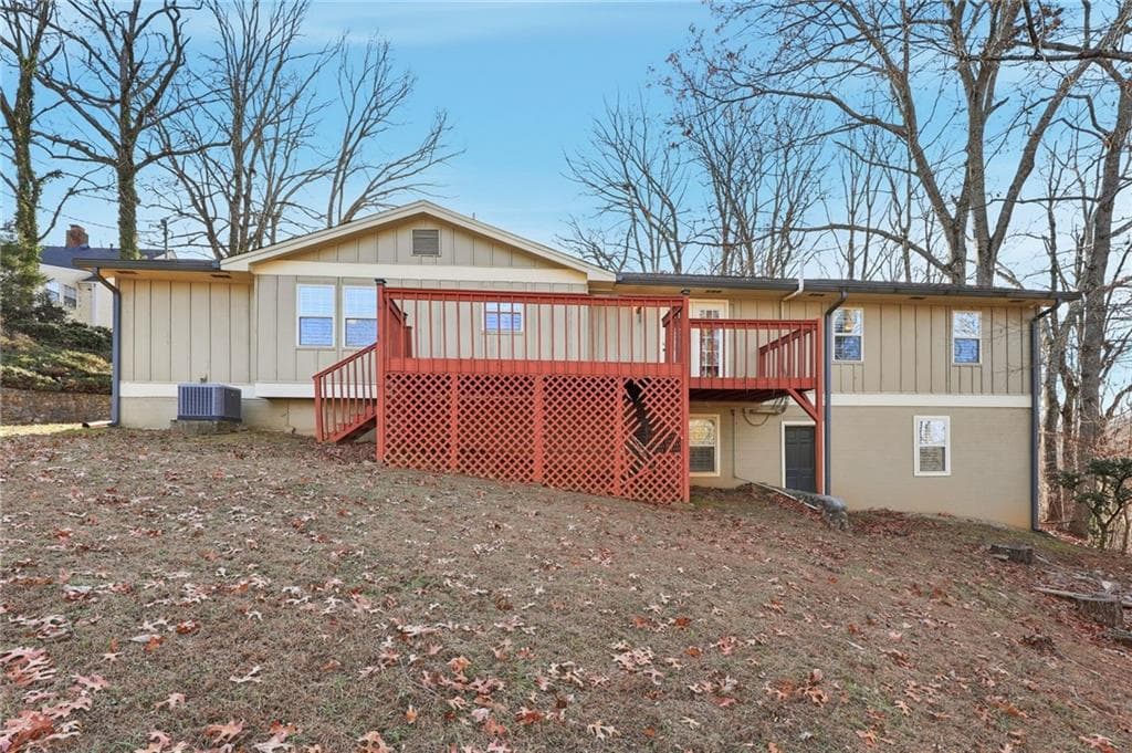 4 bedroom, 3 bathroom, 3,294 sq ft single family residence under contract at 2224 Colonial Drive, Gainesville, GA 30501 — photo 5