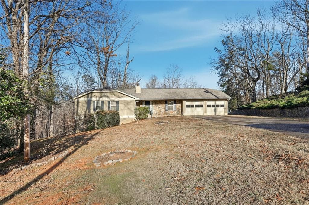 4 bedroom, 3 bathroom, 3,294 sq ft single family residence under contract at 2224 Colonial Drive, Gainesville, GA 30501 — photo 6