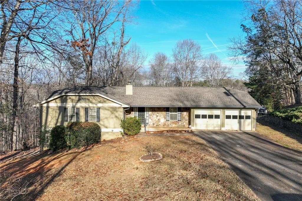 4 bedroom, 3 bathroom, 3,294 sq ft single family residence under contract at 2224 Colonial Drive, Gainesville, GA 30501 — photo 9