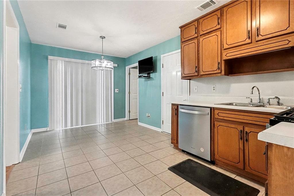 3 bedroom, 3 bathroom, 1,600 sq ft single family residence for sale at 200 Weatherly Drive, Fayetteville, GA 30214 — photo 9