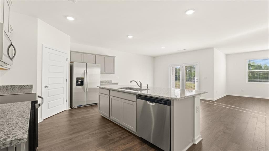 4 bedroom, 2 bathroom, 1,774 sq ft single family residence for sale at 92 White Spruce Way, Newnan, GA 30265 — photo 2