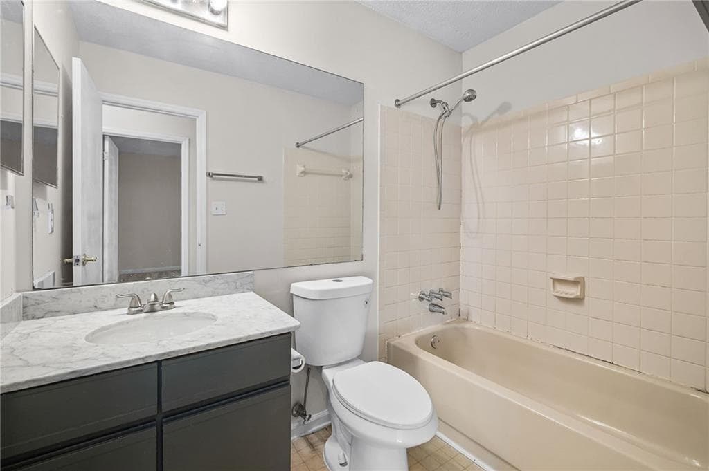 3 bedroom, 3 bathroom, 2,148 sq ft single family residence for rent at 990 Chapman Lane, Stone Mountain, GA 30088 for $2,000 a month — photo 2