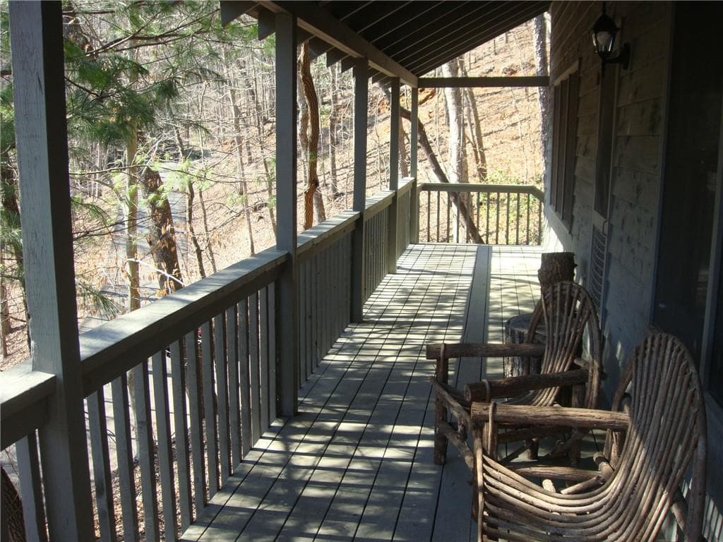 2 bedroom, 3 bathroom, 1,620 sq ft single family residence under contract at 132 Buckskull Hollow Drive, Big Canoe, GA 30143 — photo 3
