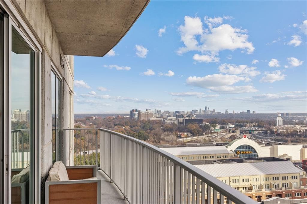 2 bedroom, 2 bathroom, 1,067 sq ft condominium for sale at 361 17th Street 1501, Atlanta, GA 30363 — photo 2