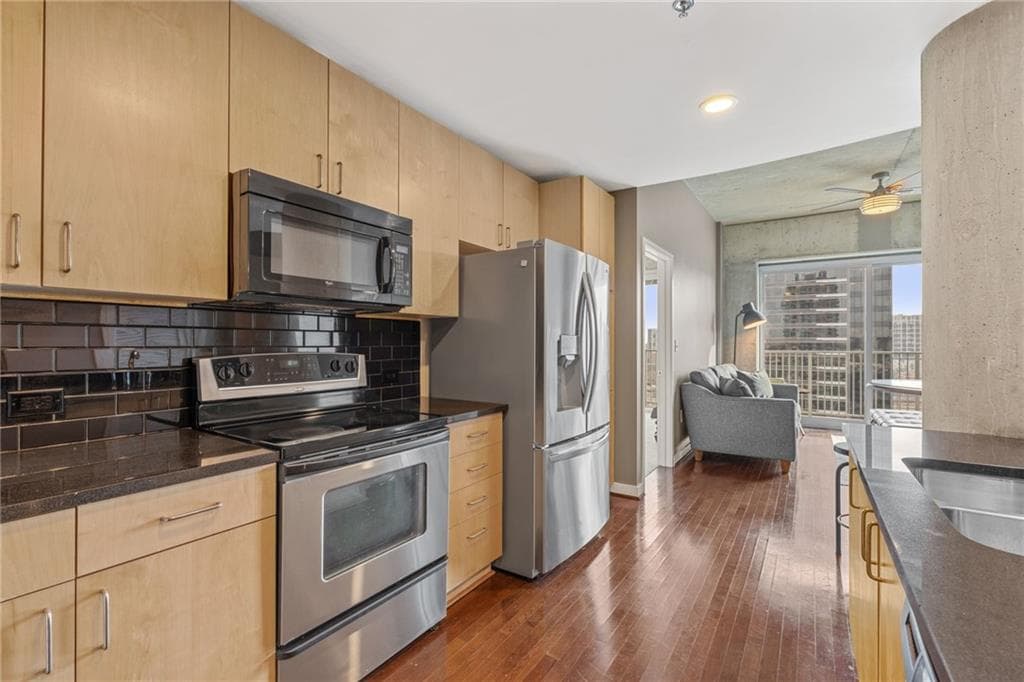 2 bedroom, 2 bathroom, 1,067 sq ft condominium for sale at 361 17th Street 1501, Atlanta, GA 30363 — photo 7