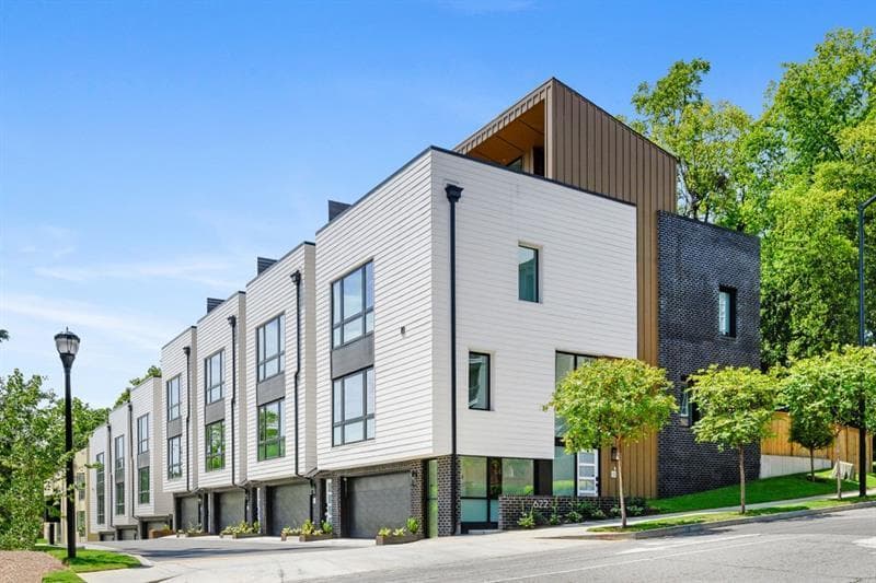 3 bedroom, 3 bathroom, 2,560 sq ft townhouse sold at 622 Bellemeade Avenue 9, Atlanta, GA 30318