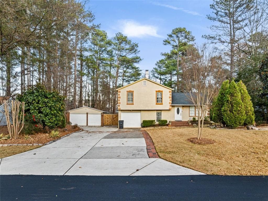 3 bedroom, 2 bathroom, 1,368 sq ft single family residence sold at 1004 SWEETWATER Circle, Lawrenceville, GA 30044