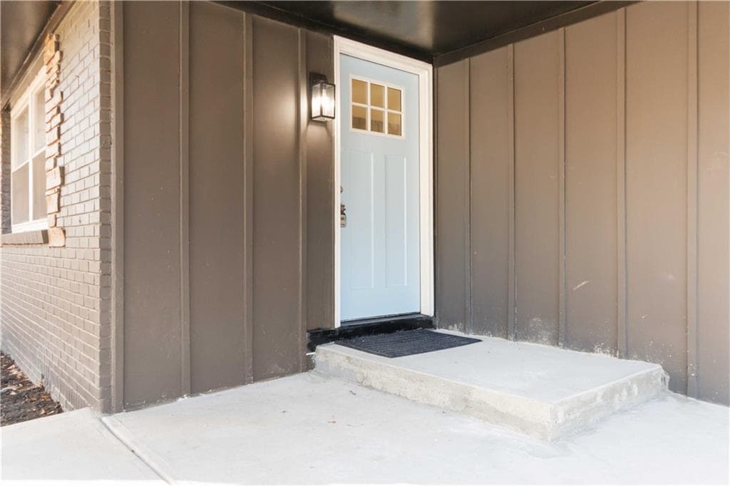 4 bedroom, 2 bathroom, 2,200 sq ft single family residence under contract at 2718 Delowe Drive, Atlanta, GA 30344 — photo 4
