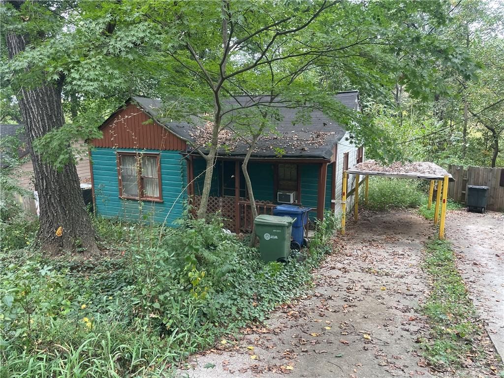 2 bedroom, 1 bathroom, 611 sq ft single family residence sold at 928 Sloan Circle, Atlanta, GA 30316