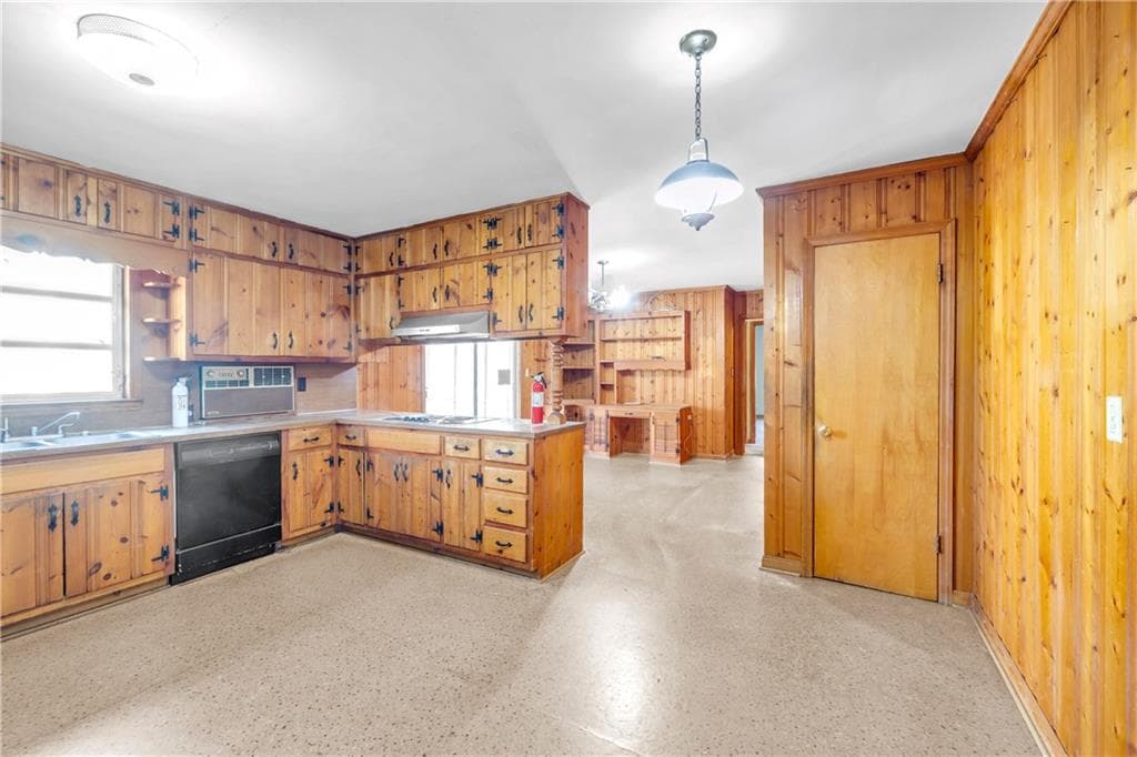3 bedroom, 2 bathroom, 1,574 sq ft single family residence for sale at 2425 Melinda Court, Atlanta, GA 30345 — photo 5